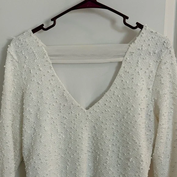 Jennifer Lopez White Textured Knit | Size M | Subtle Sparkle - Picture 5 of 6